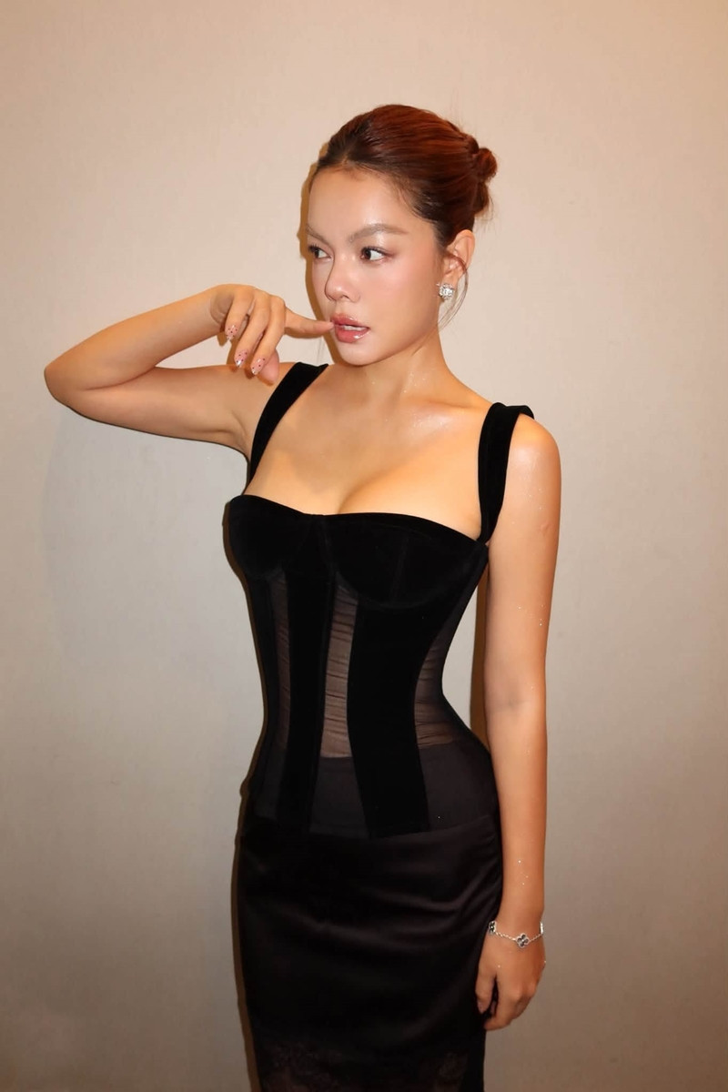 https://static-images.vnncdn.net/vps_images_publish/000001/000003/2026/8/25/pham-quynh-anh-01-729.jpg