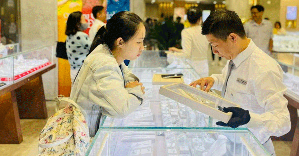 PNJ hậu cú sốc kim cương, ‘cá mập’ lao tới đánh cược gì ở đây?