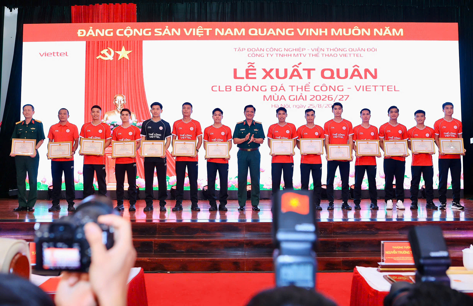 the cong viettel 2.jpeg