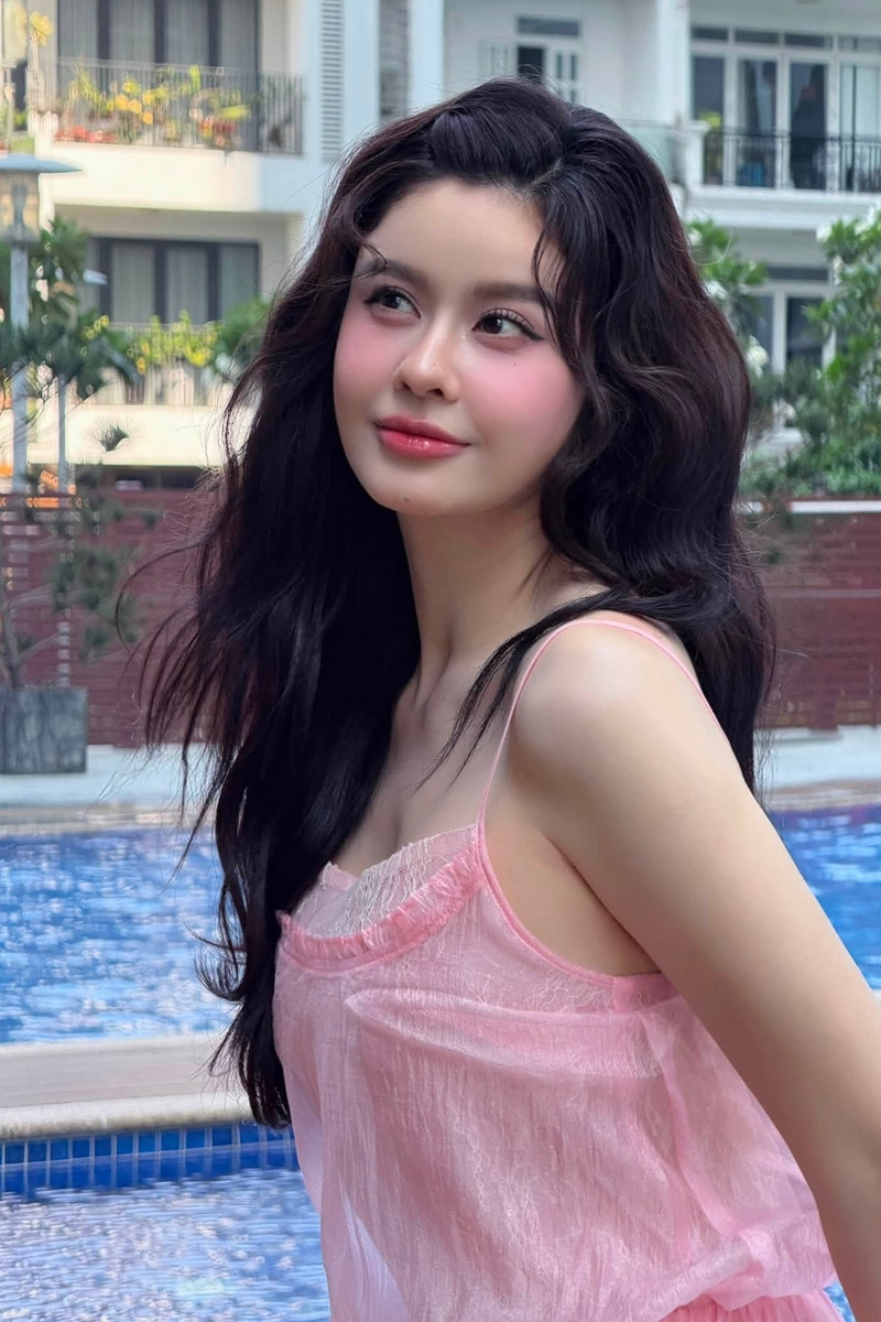 https://static-images.vnncdn.net/vps_images_publish/000001/000003/2026/8/25/truong-quynh-anh-03-733.jpg