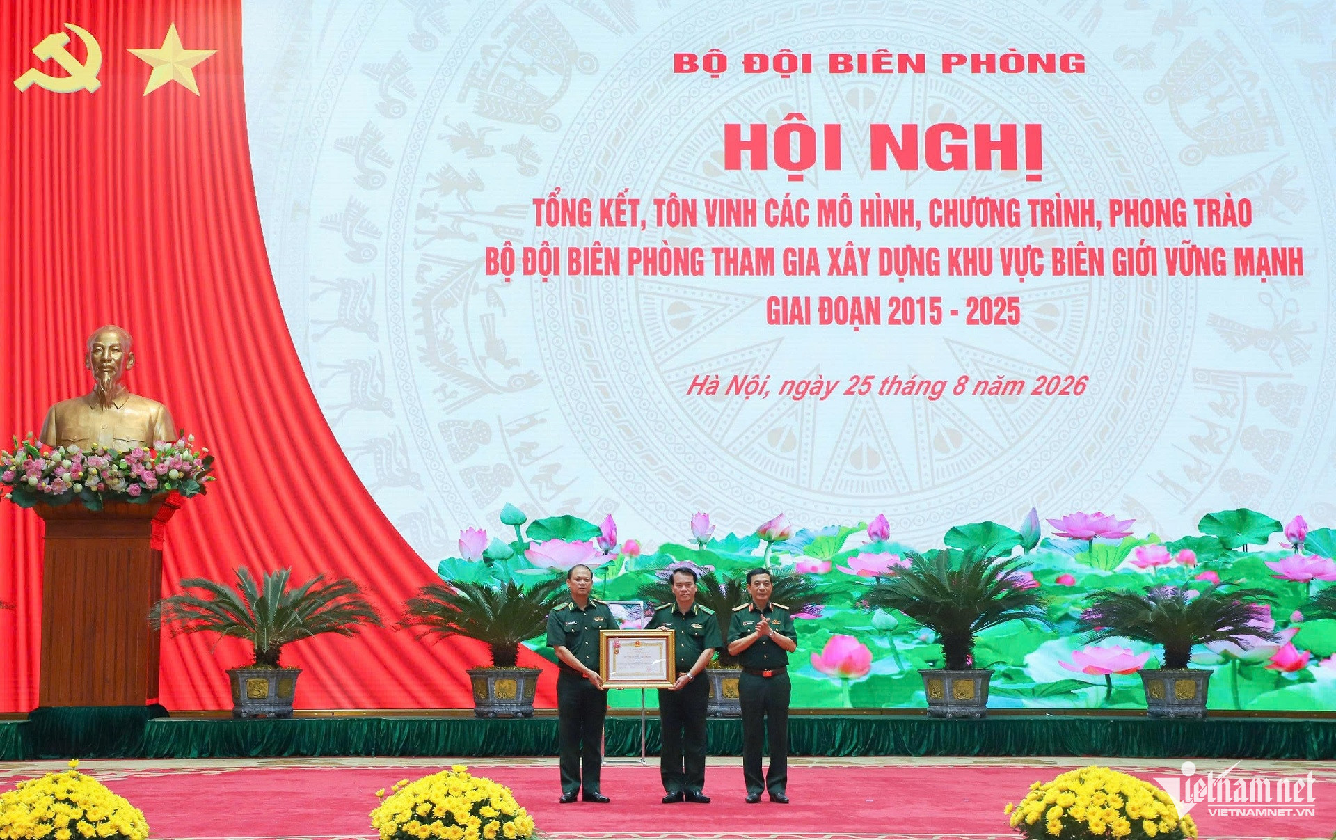 W-Dai tuong Phan Van Giang.jpg