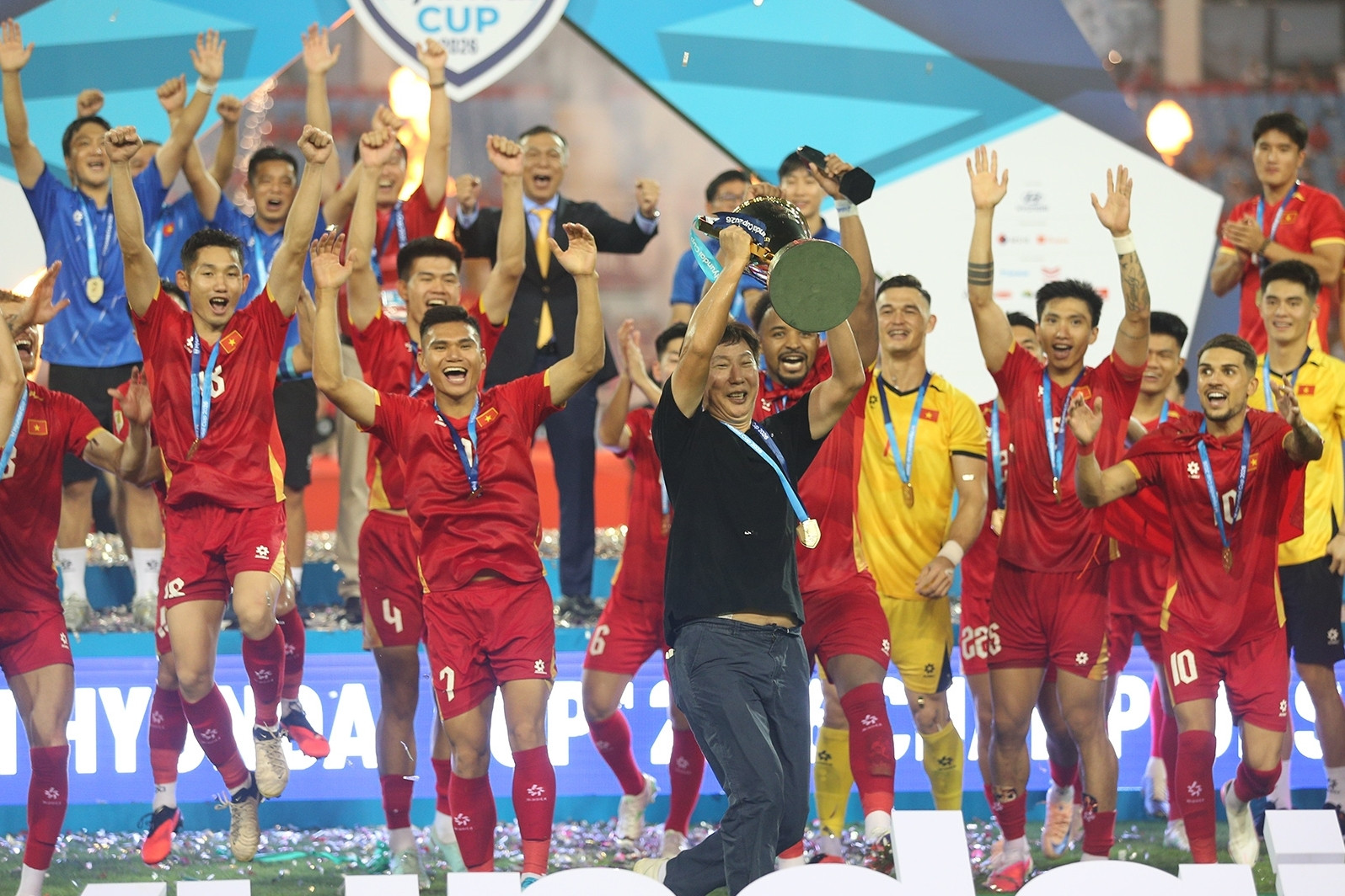 AFC ca ngợi tuyển Việt Nam bảo vệ ngôi vô địch ASEAN Cup