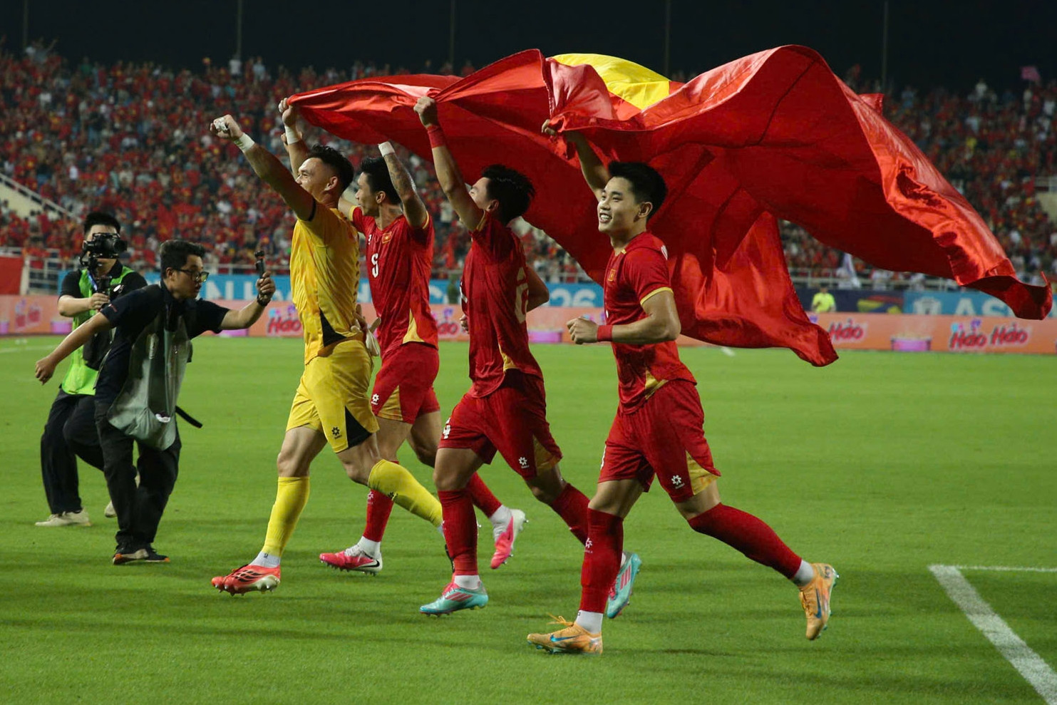 CĐV Đông Nam Á phát sốt vì chức vô địch ASEAN Cup của tuyển Việt Nam