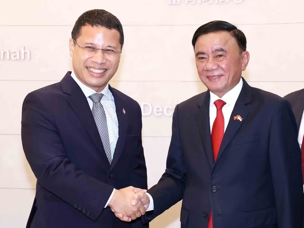 https://static-images.vnncdn.net/vps_images_publish/000001/000003/2026/8/26/co-che-doi-thoai-chien-luoc-dau-tien-cua-dang-ta-voi-mot-chinh-dang-nuoc-ngoai-717.avif