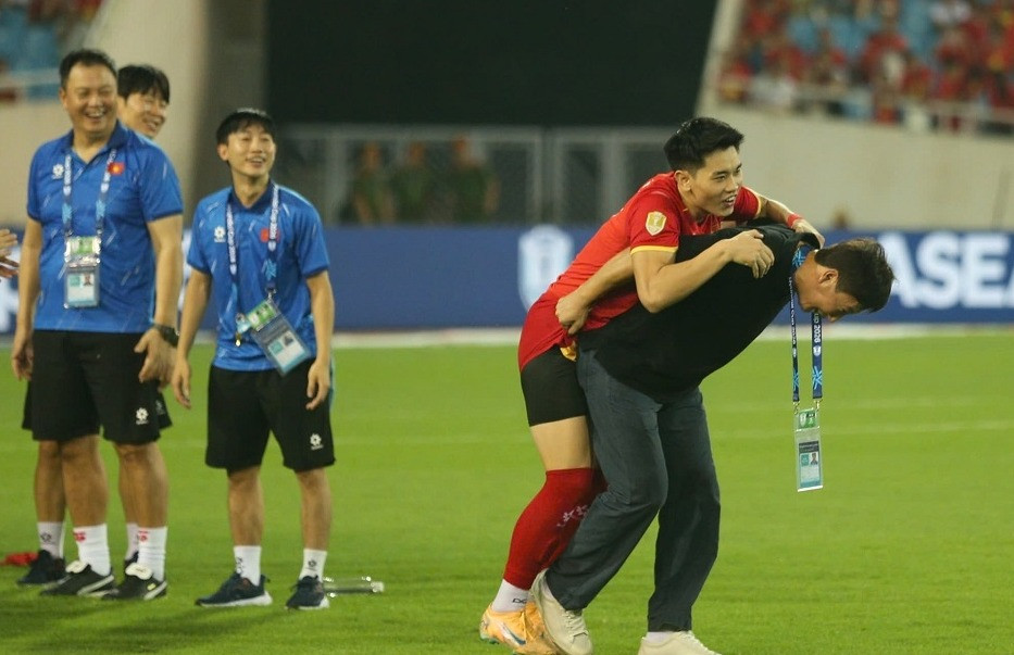 Dinh Bac HLV Kim Sang Sik.jpg