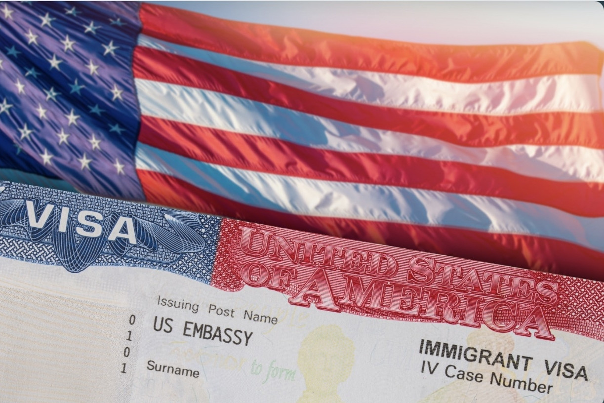 Mỹ tạm dừng mọi hồ sơ xin visa nhập cư