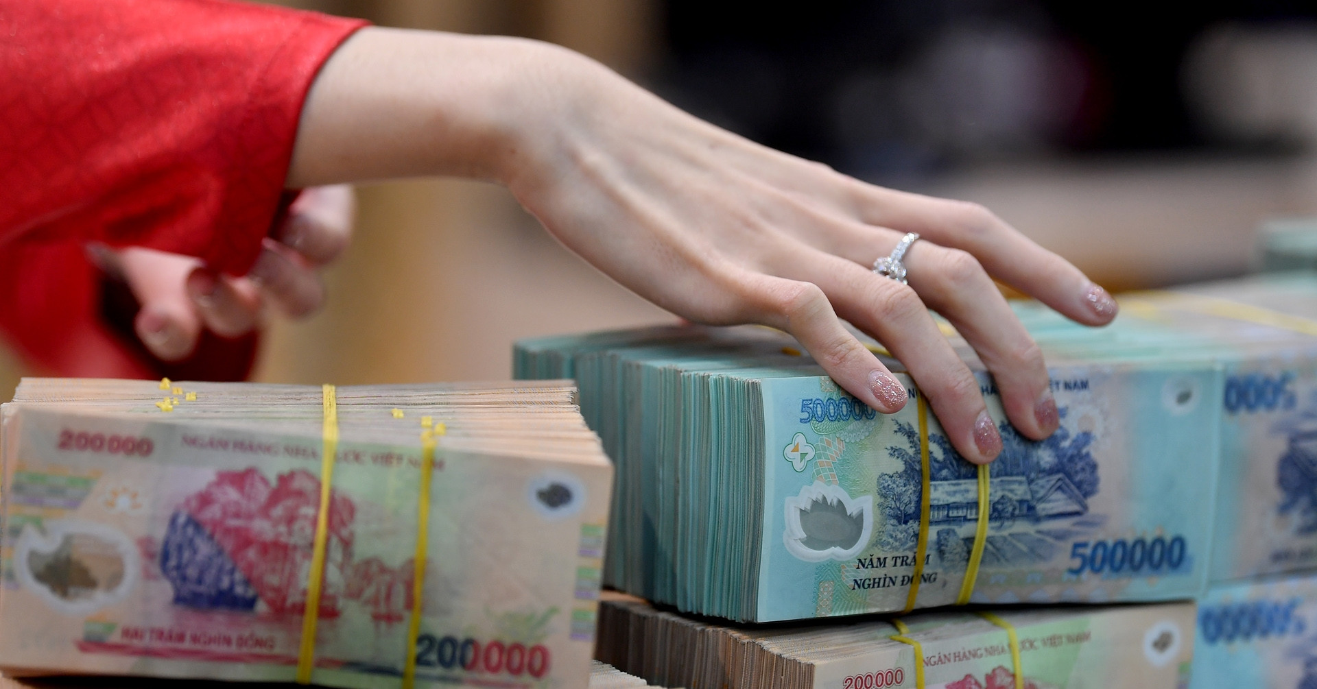 Lãi suất ngân hàng hôm nay 26/8/2026: Ngân hàng ngoại cao nhất 7%/năm