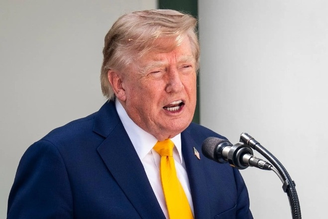 Ông Trump nói Hormuz đã sạch thủy lôi, Iran lên án chính sách kinh tế của Mỹ