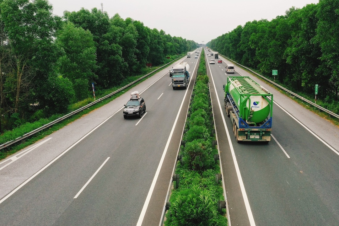Phạt lỗi không giữ khoảng cách an toàn trên cao tốc, tài xế lúng túng cách đo
