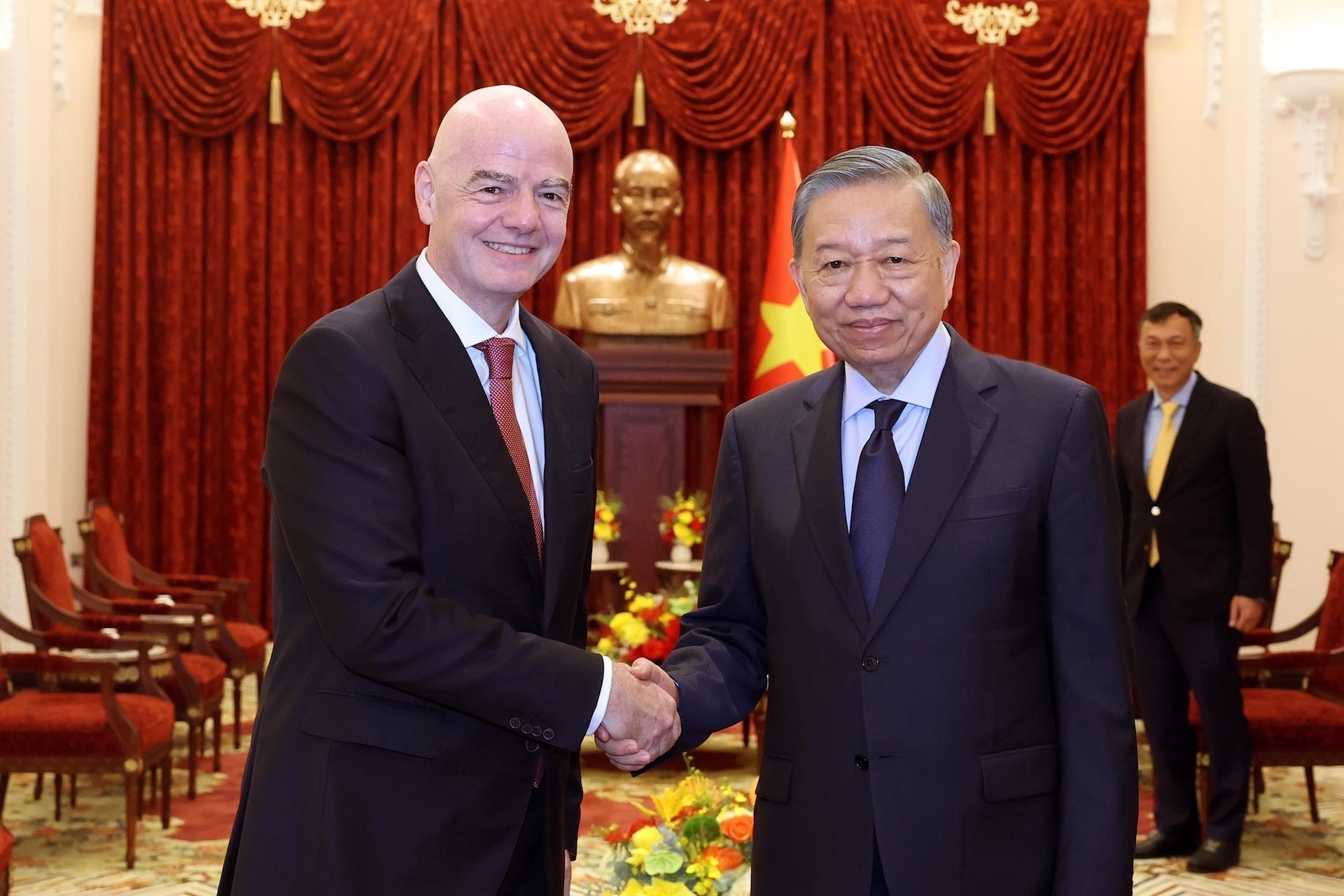 Tổng Bí thư, Chủ tịch nước đề nghị FIFA hỗ trợ Việt Nam đăng cai một số giải đấu