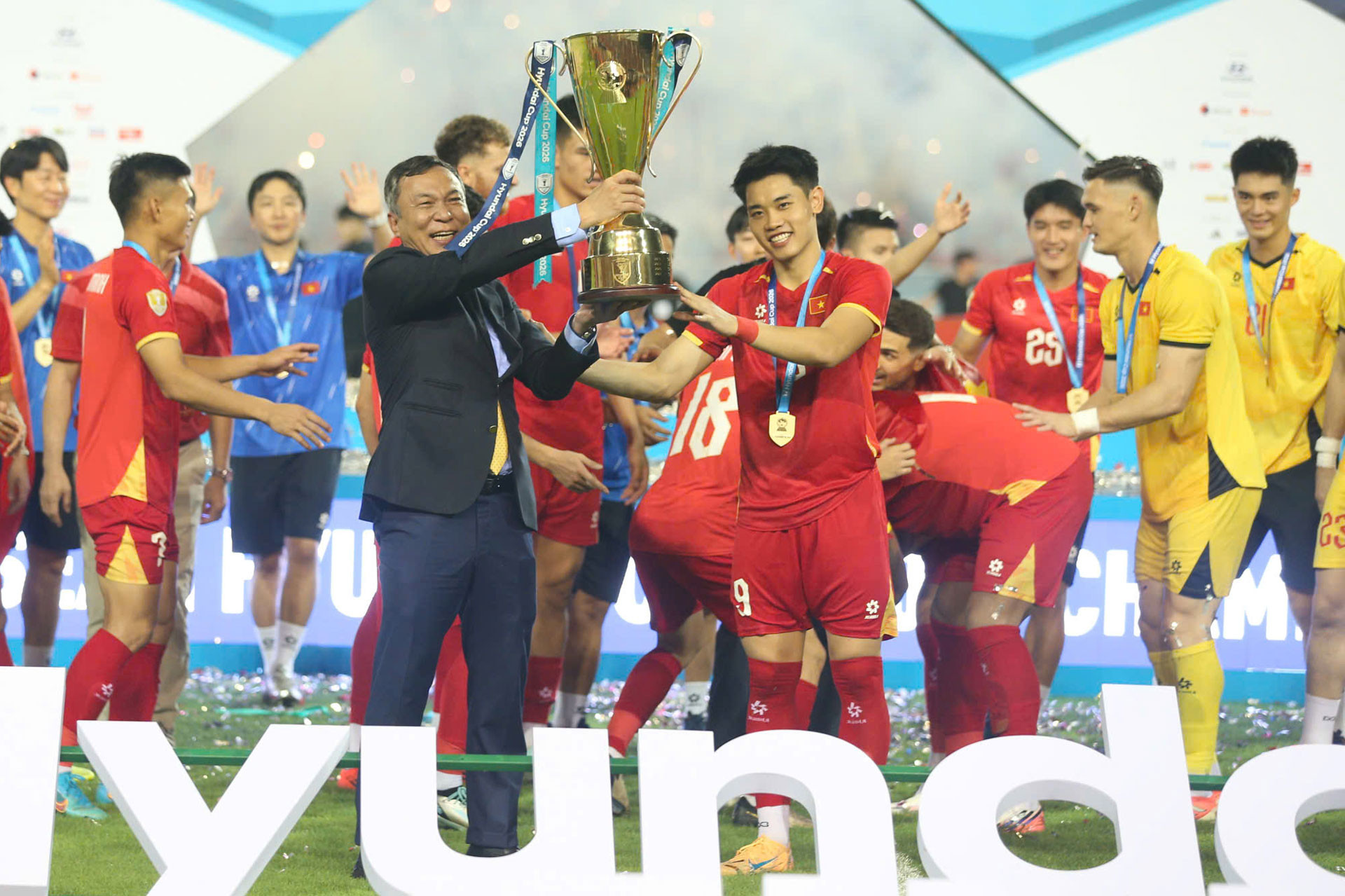 Viet Nam Cup 10.jpg