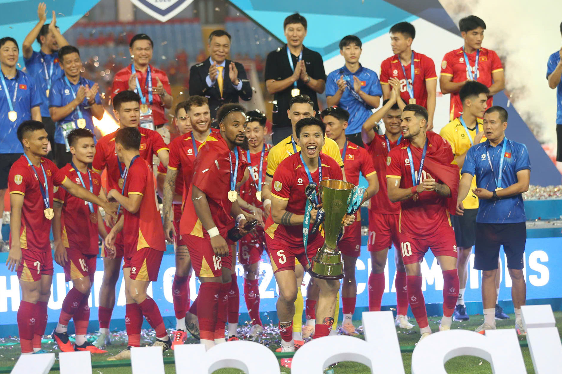 https://static-images.vnncdn.net/vps_images_publish/000001/000003/2026/8/26/viet-nam-cup-13-4885.jpg