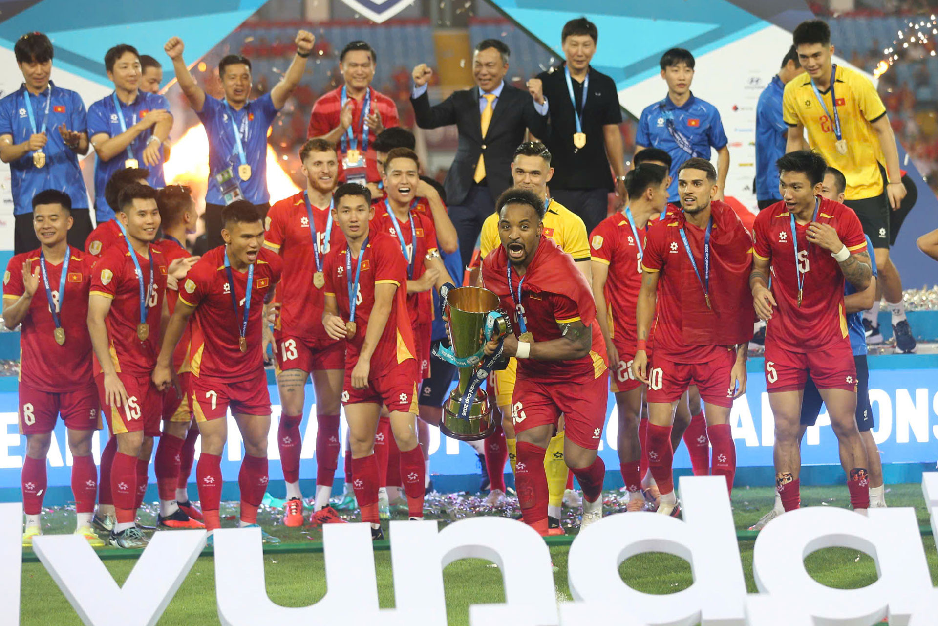 https://static-images.vnncdn.net/vps_images_publish/000001/000003/2026/8/26/viet-nam-cup-14-4886.jpg