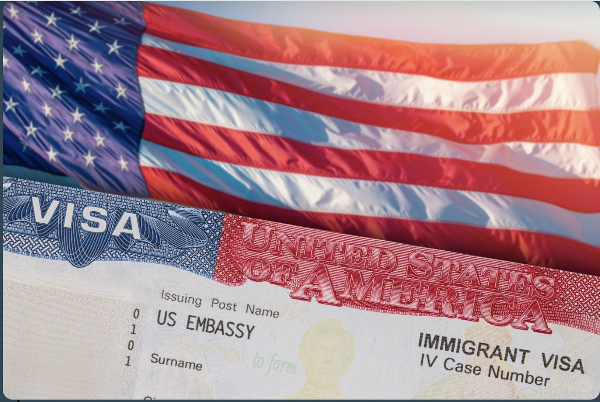 Visa Mỹ. Ảnh: Rozalaws.