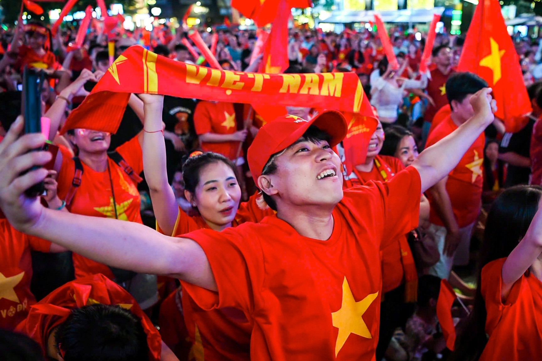 Vỡ òa cảm xúc mừng đội tuyển Việt Nam vô địch ASEAN Cup 2026