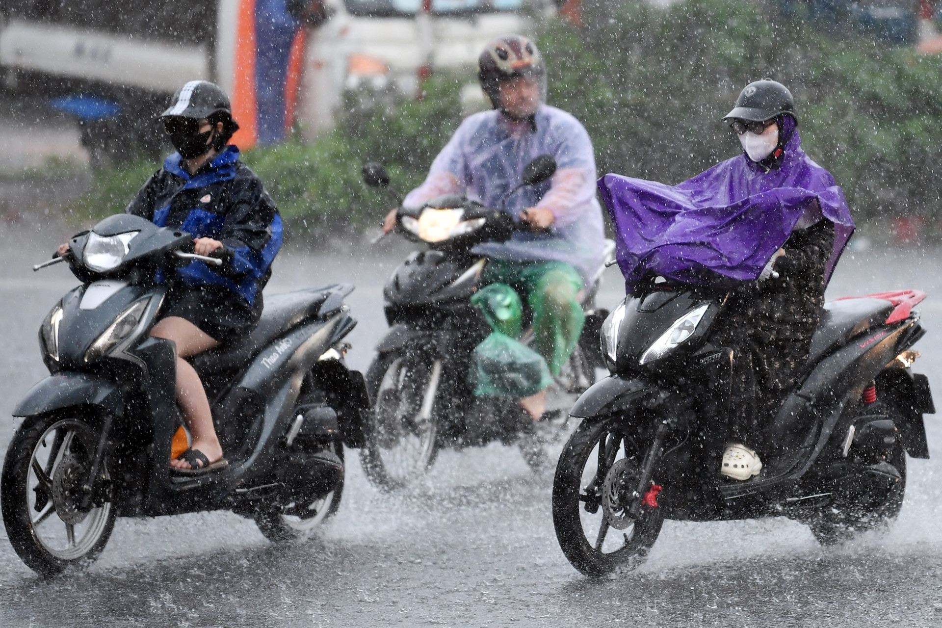 Vùng áp thấp từ bão số 4 Narra đang tan, miền Bắc sắp đón đợt mưa lớn mới