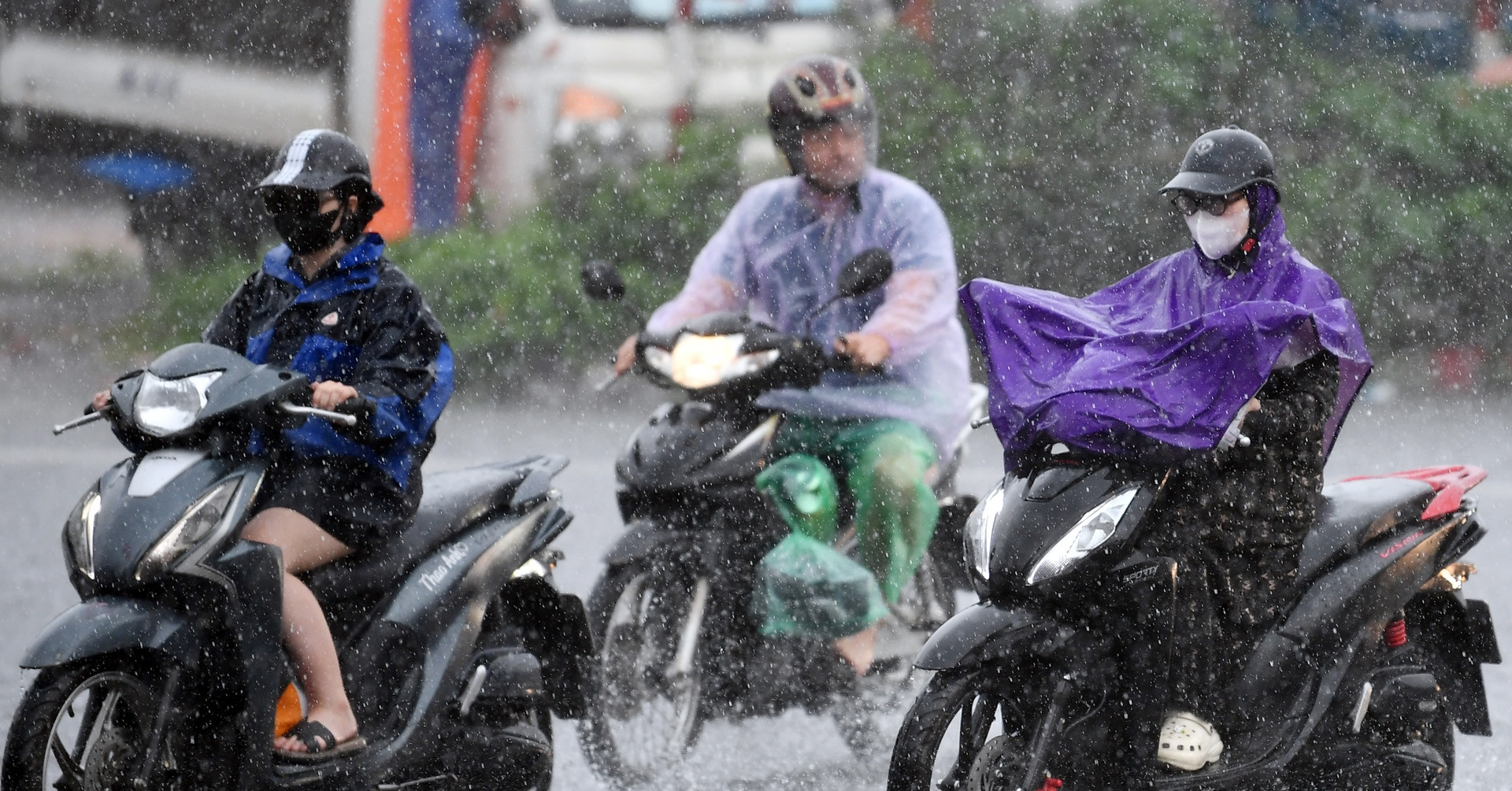 Vùng áp thấp từ bão số 4 Narra đang tan, miền Bắc sắp đón đợt mưa lớn mới