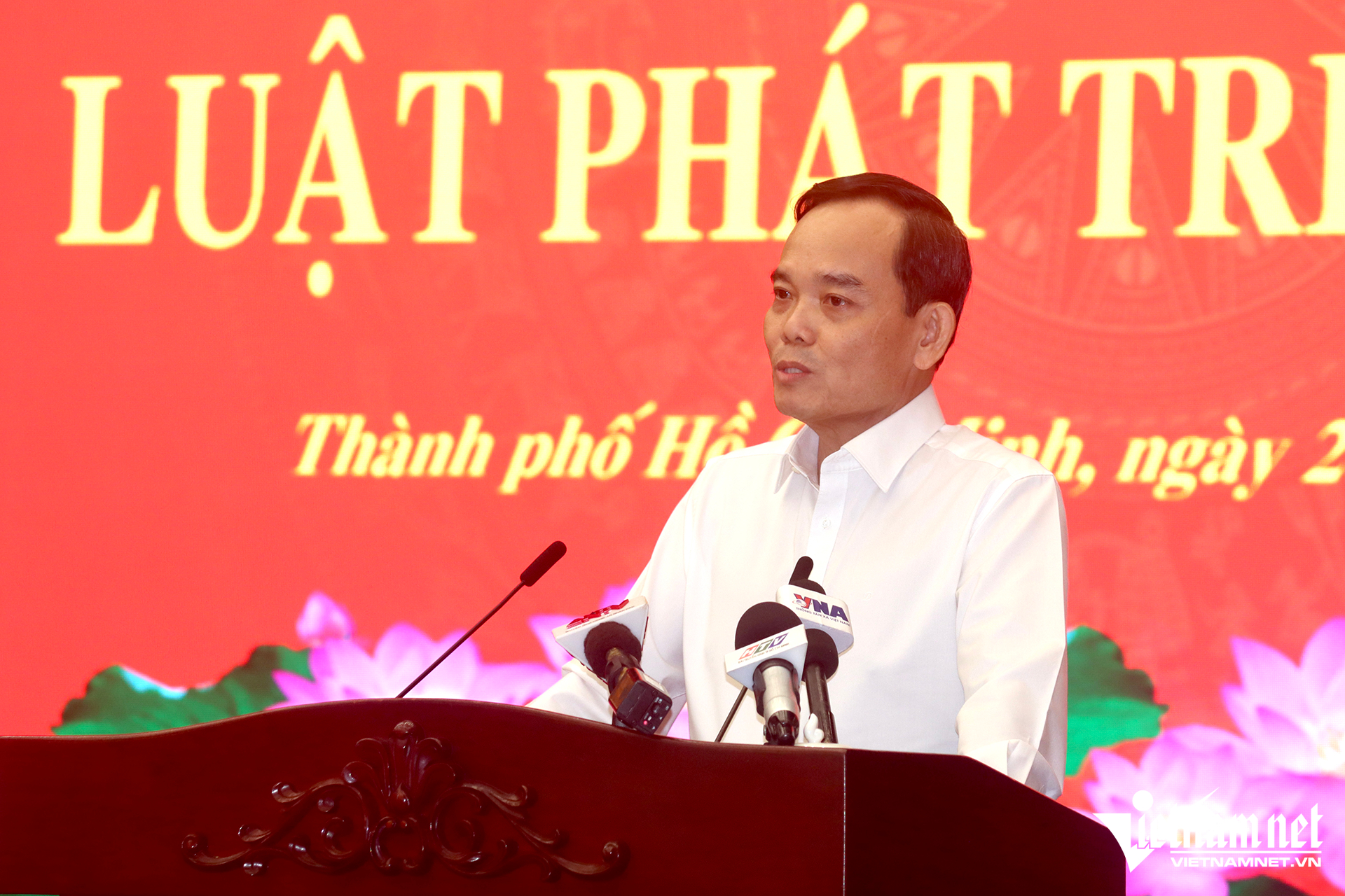 W-hội nghị 002.png