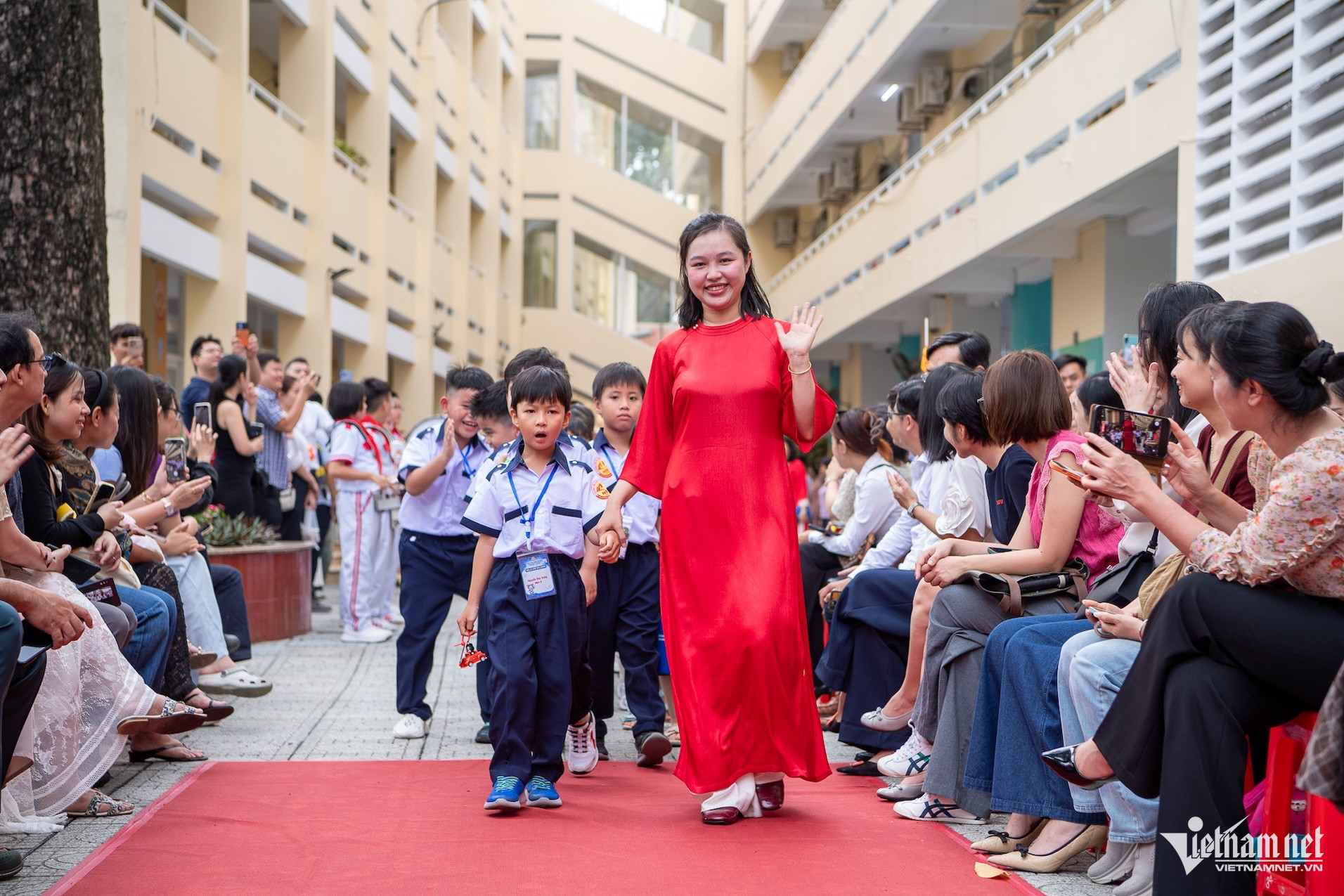 W-Lớp 1 tựu trường tiểu học Nguyễn Bỉnh Khiêm   Tuấn Hùng 30.jpg