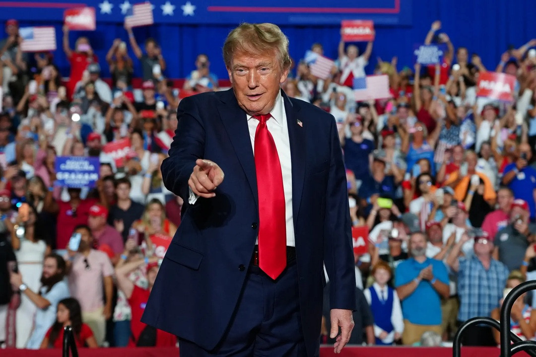 21dc trump graham topart kfbc superJumbo.jpg
