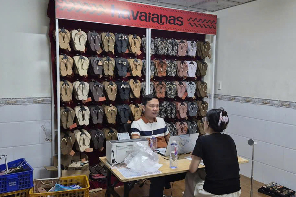 Bắt vợ chồng bán dép giả thương hiệu Havaianas, thu giữ tang vật 7,3 tỷ đồng