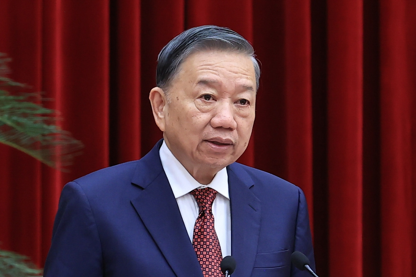 Bộ Chính trị: Thành tích đặc biệt xuất sắc có thể đưa vào quy hoạch cấp chiến lược
