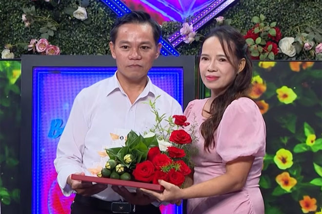 Chủ nhà hàng tiệc cưới U50 mang trầu cau đến Bạn muốn hẹn hò tìm chồng