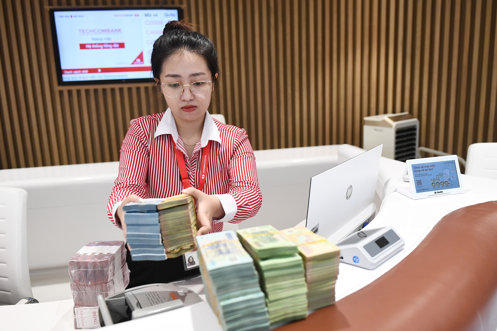 Doanh nghiệp 'khát' vốn, tiền đang nằm ở đâu?