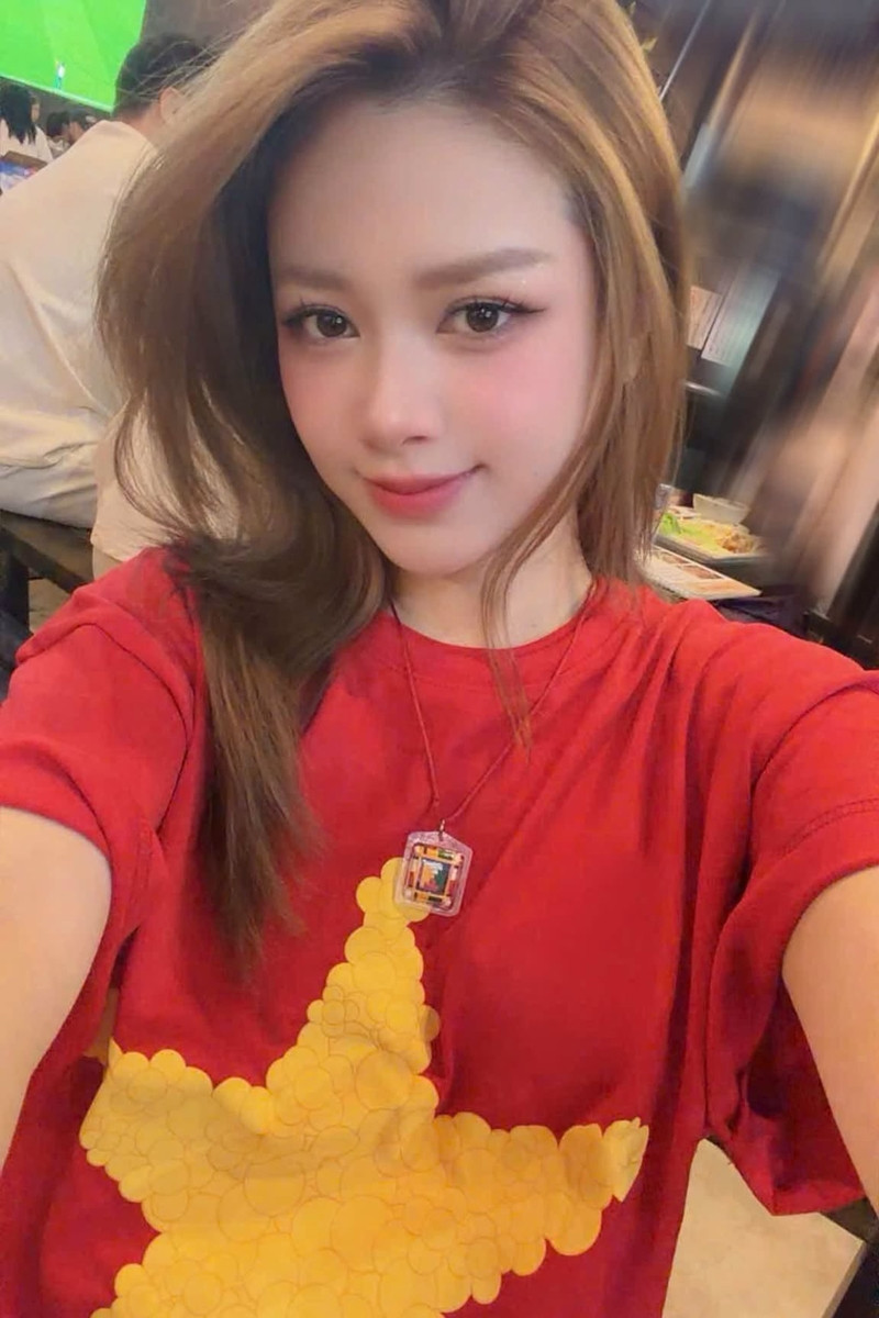 https://static-images.vnncdn.net/vps_images_publish/000001/000003/2026/8/27/duong-hoang-yen-1036.jpg