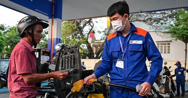 Giá xăng dầu đồng loạt giảm, dầu diesel hạ mạnh nhất