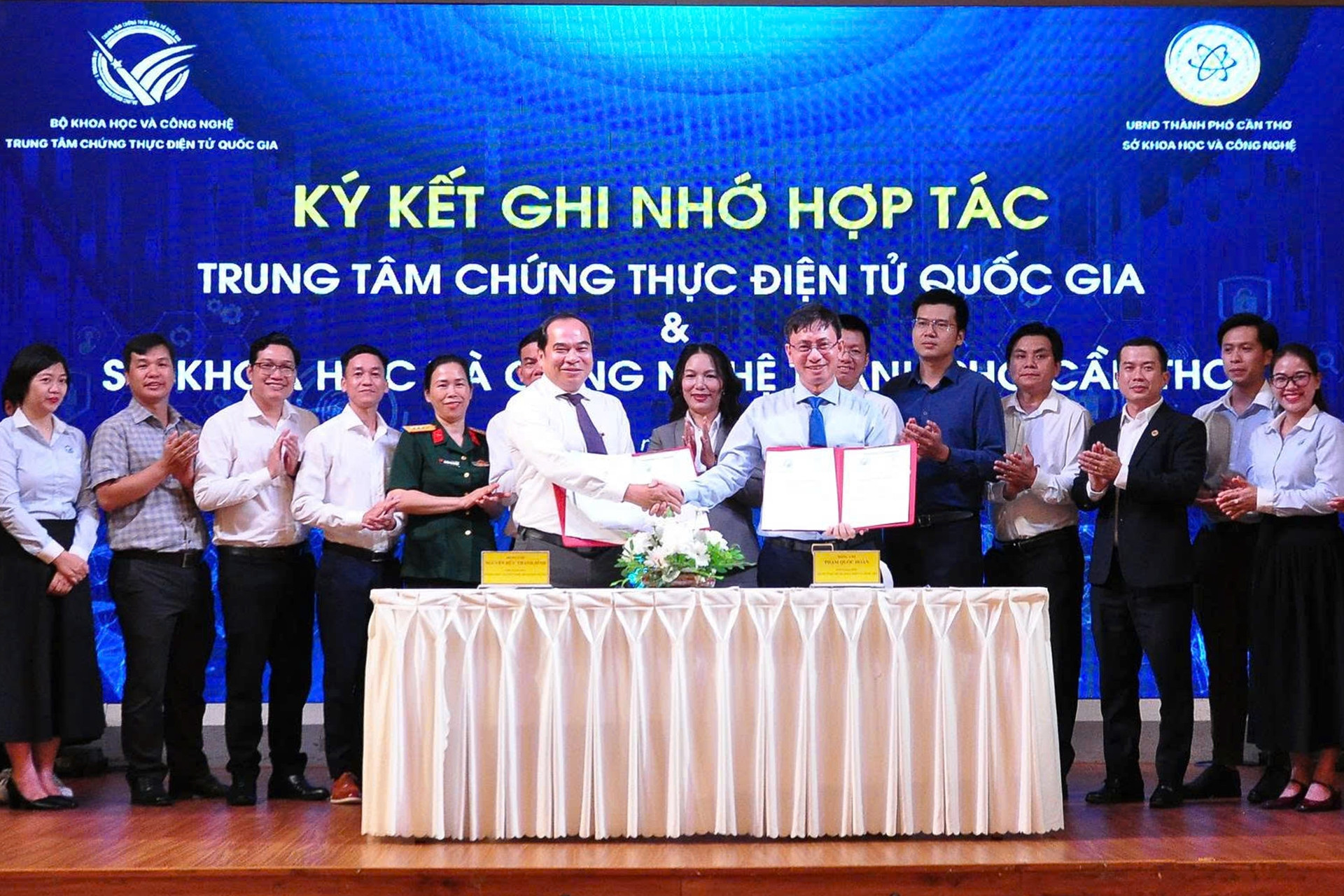 Hỗ trợ mỗi người dân thực hiện thành công ít nhất 1 giao dịch có ký số