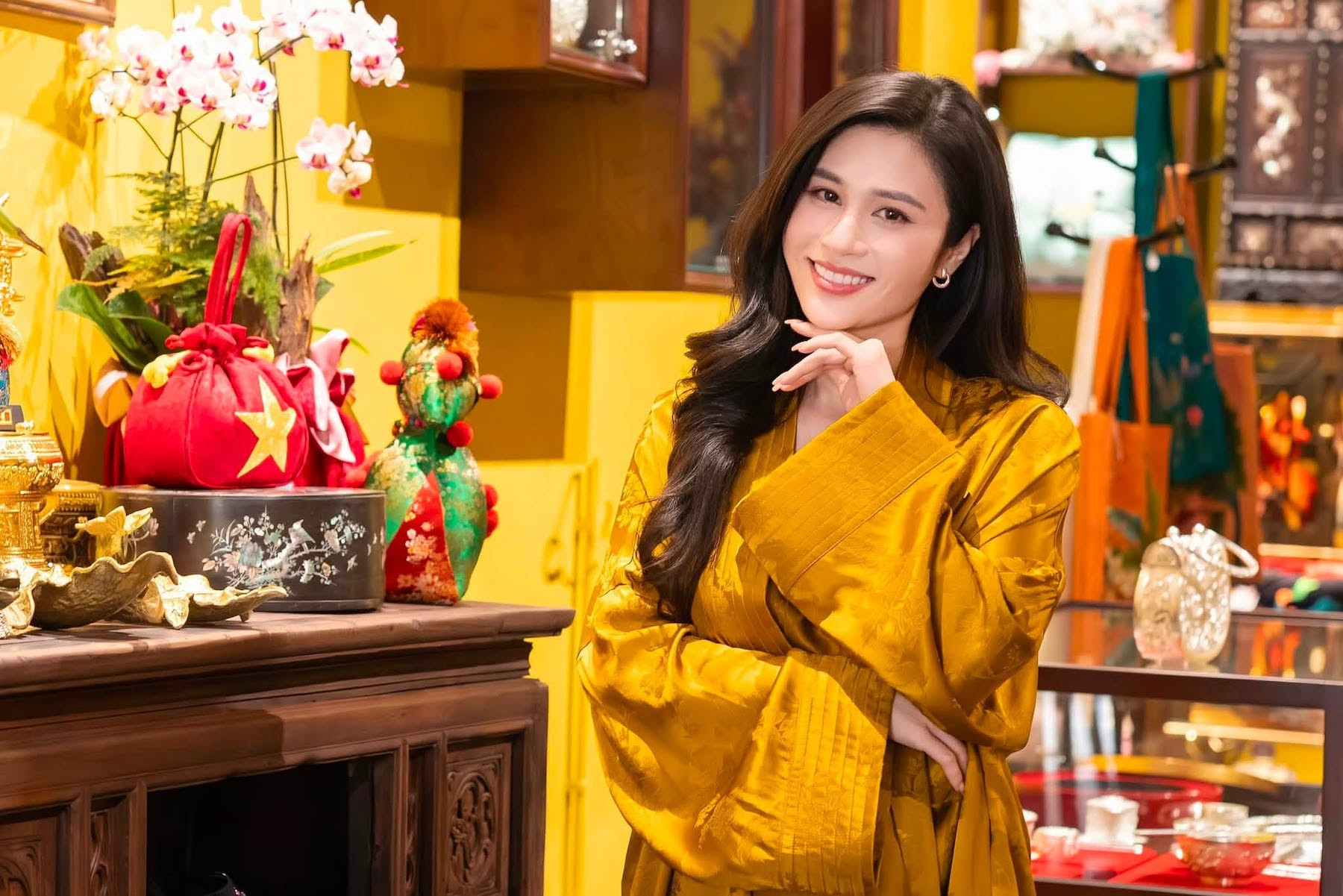 https://static-images.vnncdn.net/vps_images_publish/000001/000003/2026/8/27/minhtrang2-3333.jpg