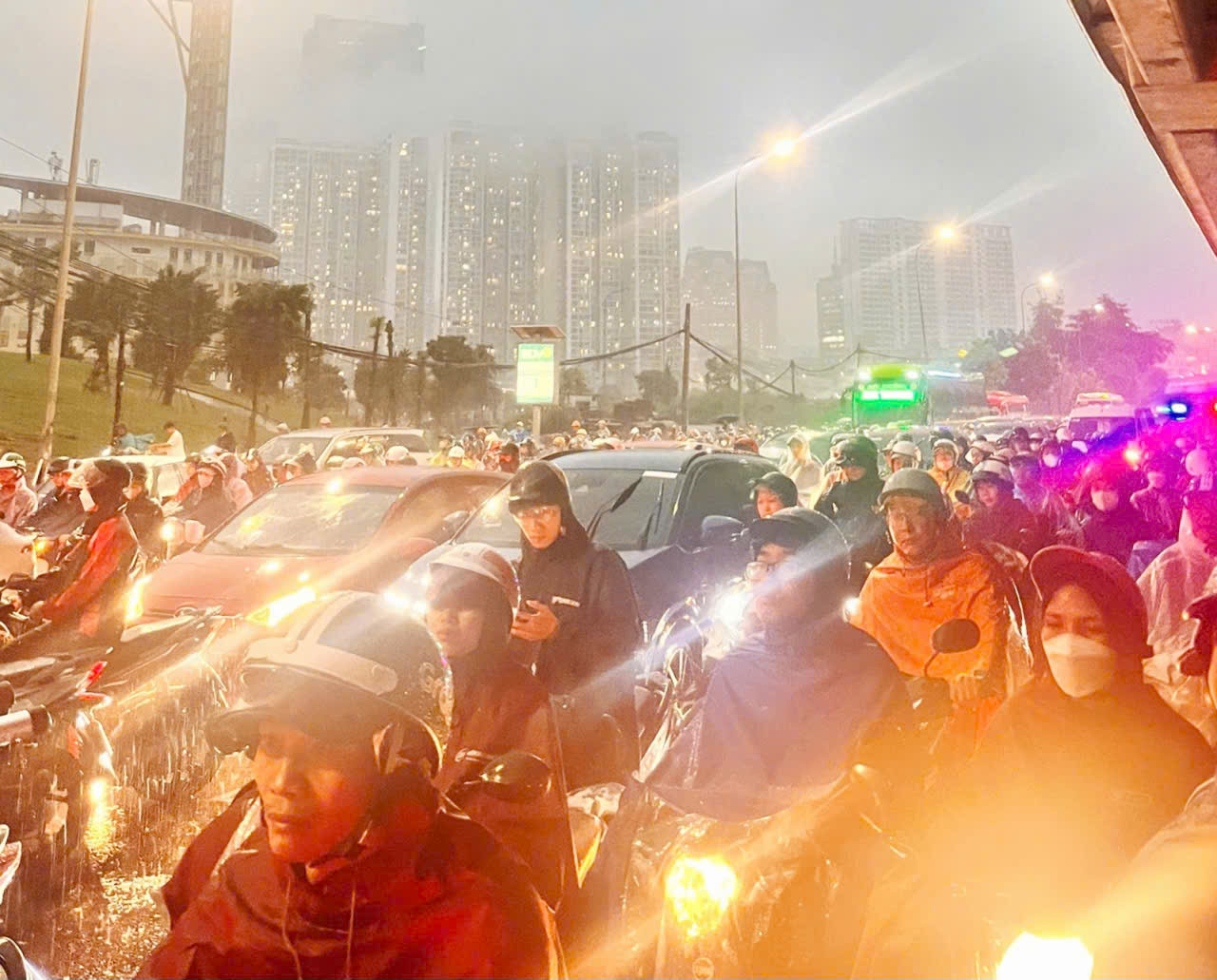 mưa 4 ngập .jpg