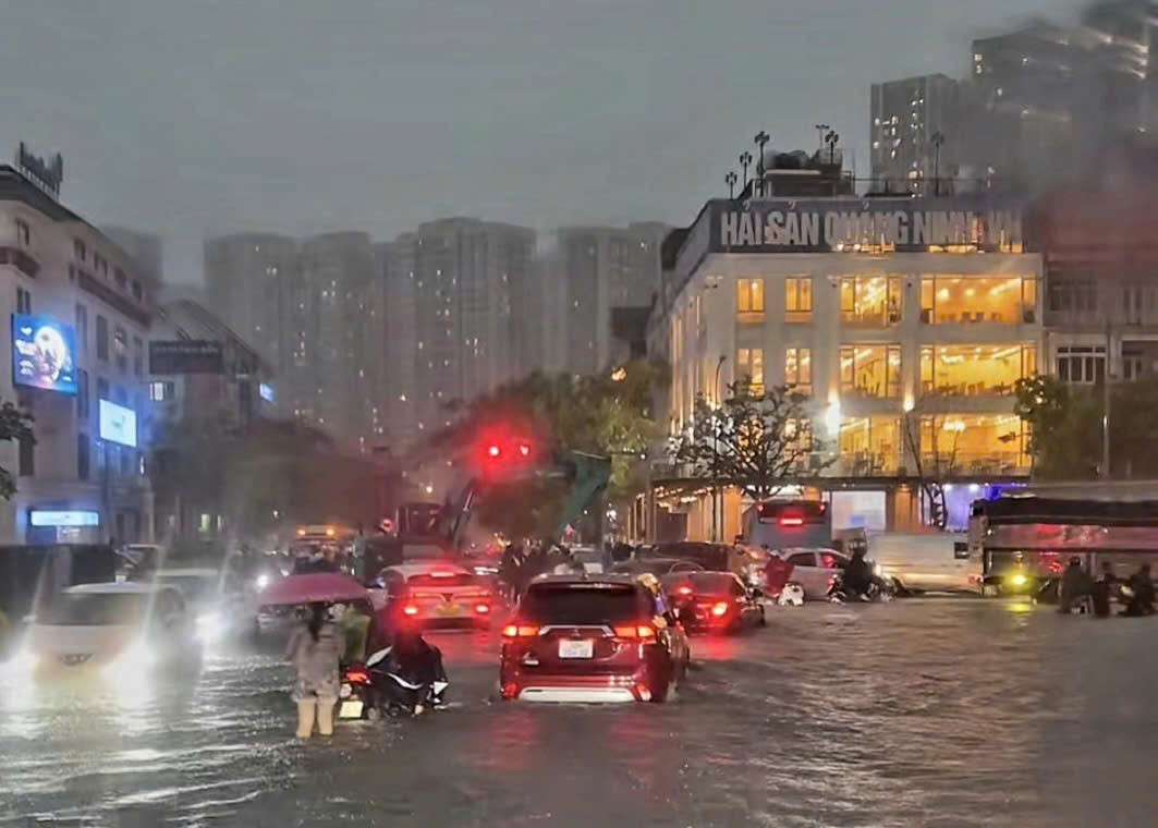 mưa ngập 8.jpg