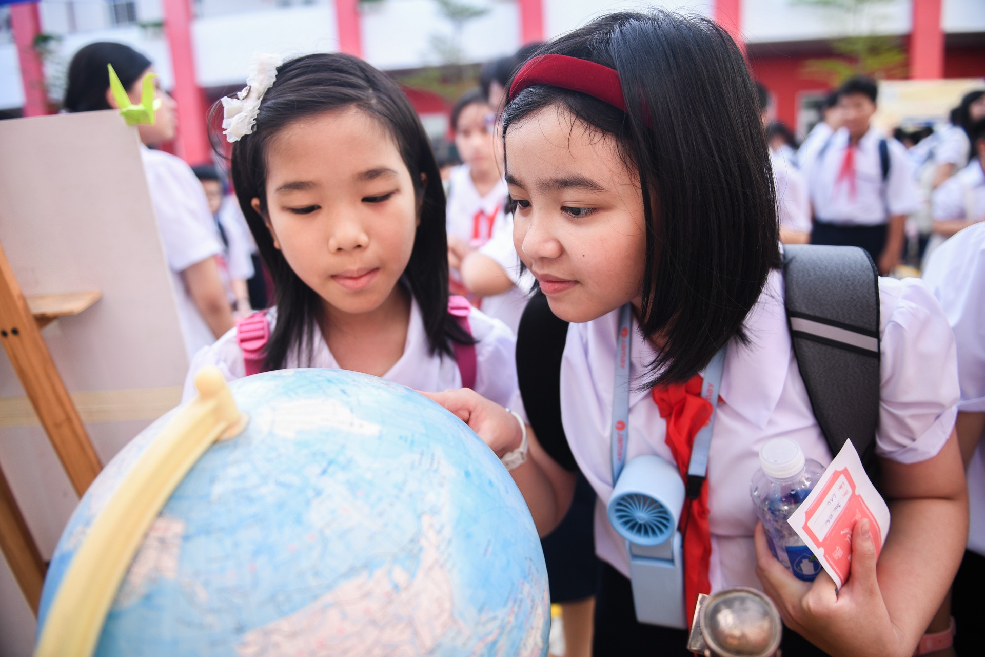 Ngày tựu trường rộn ràng của học sinh đầu cấp TPHCM