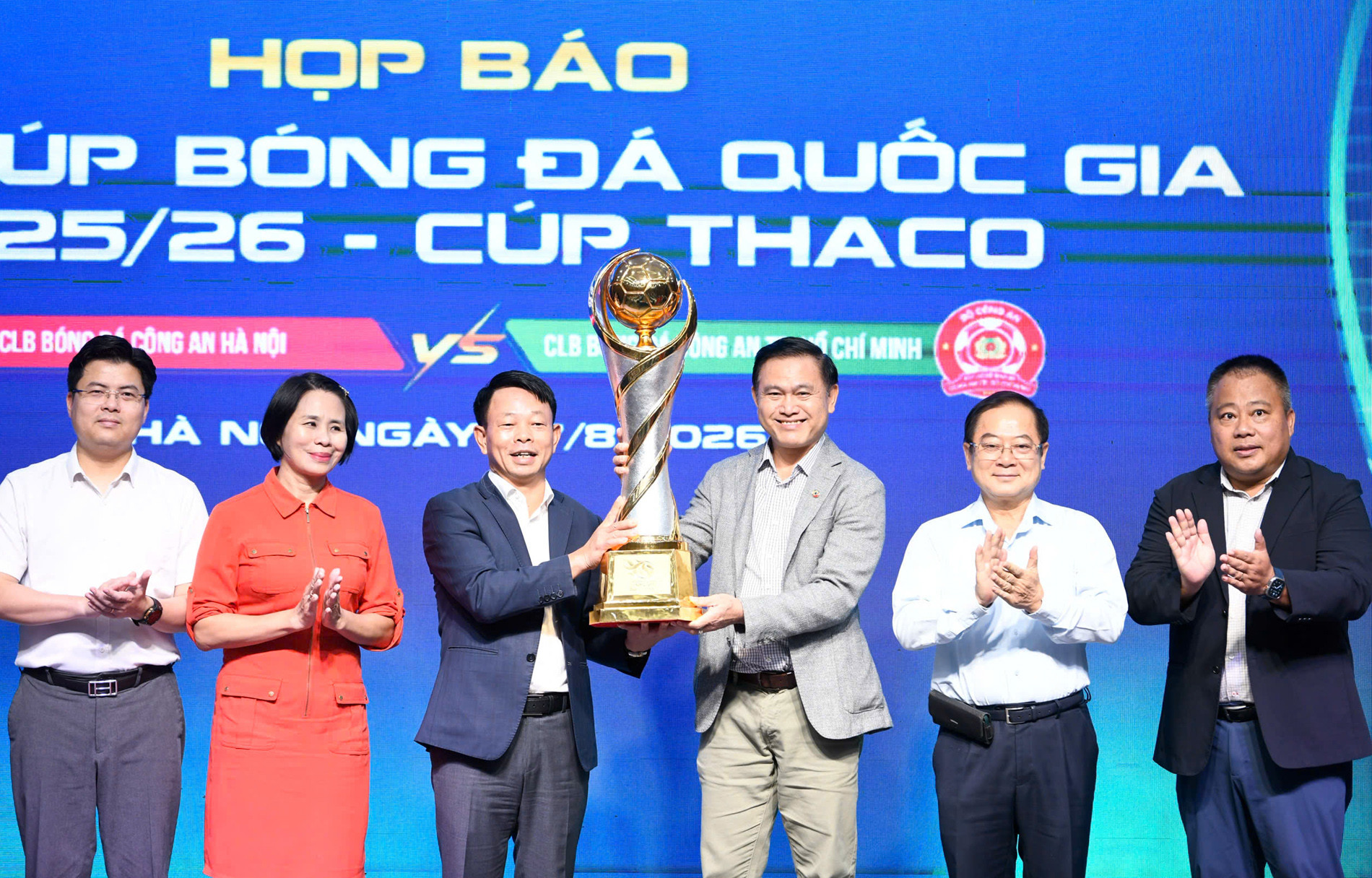 sieu cup.jpg