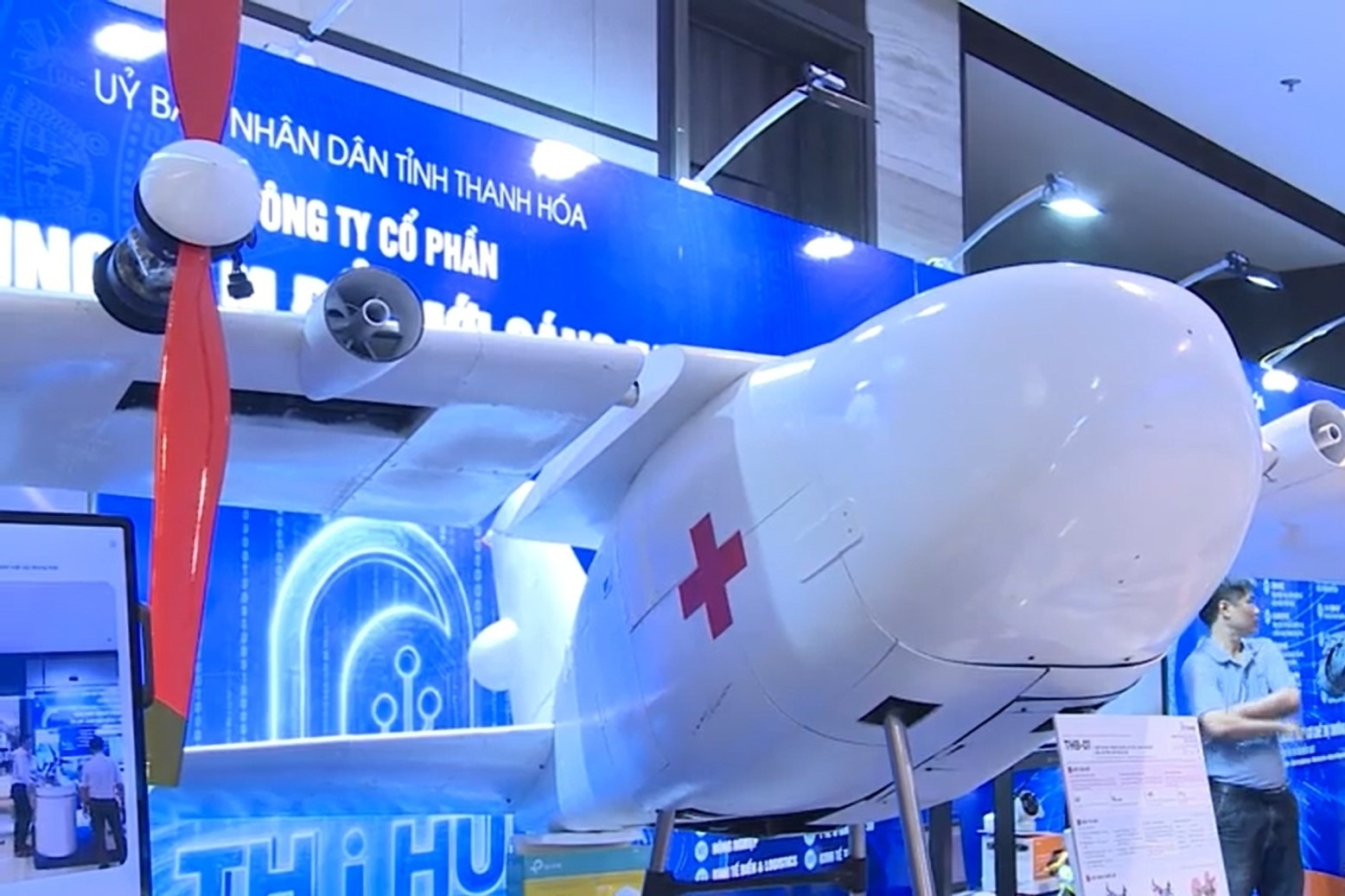 UAV chở sinh phẩm y tế nặng 100kg gây chú ý tại hội nghị doanh nghiệp Thanh Hóa