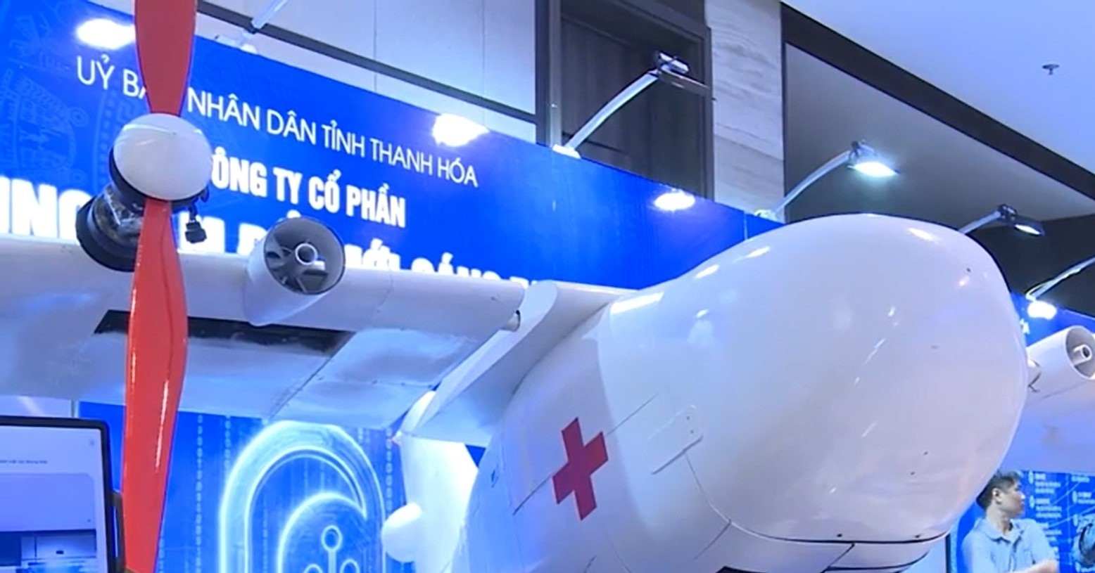 UAV chở sinh phẩm y tế nặng 100kg gây chú ý tại hội nghị doanh nghiệp Thanh Hóa