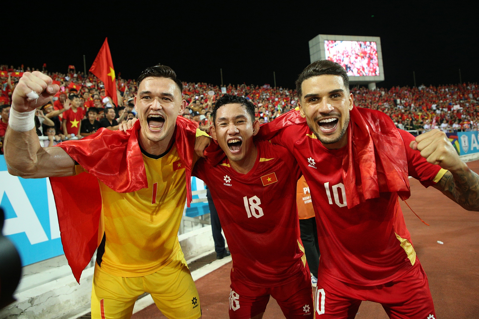 Vô địch ASEAN Cup, Đình Bắc, Hoàng Hên nói lời xúc động