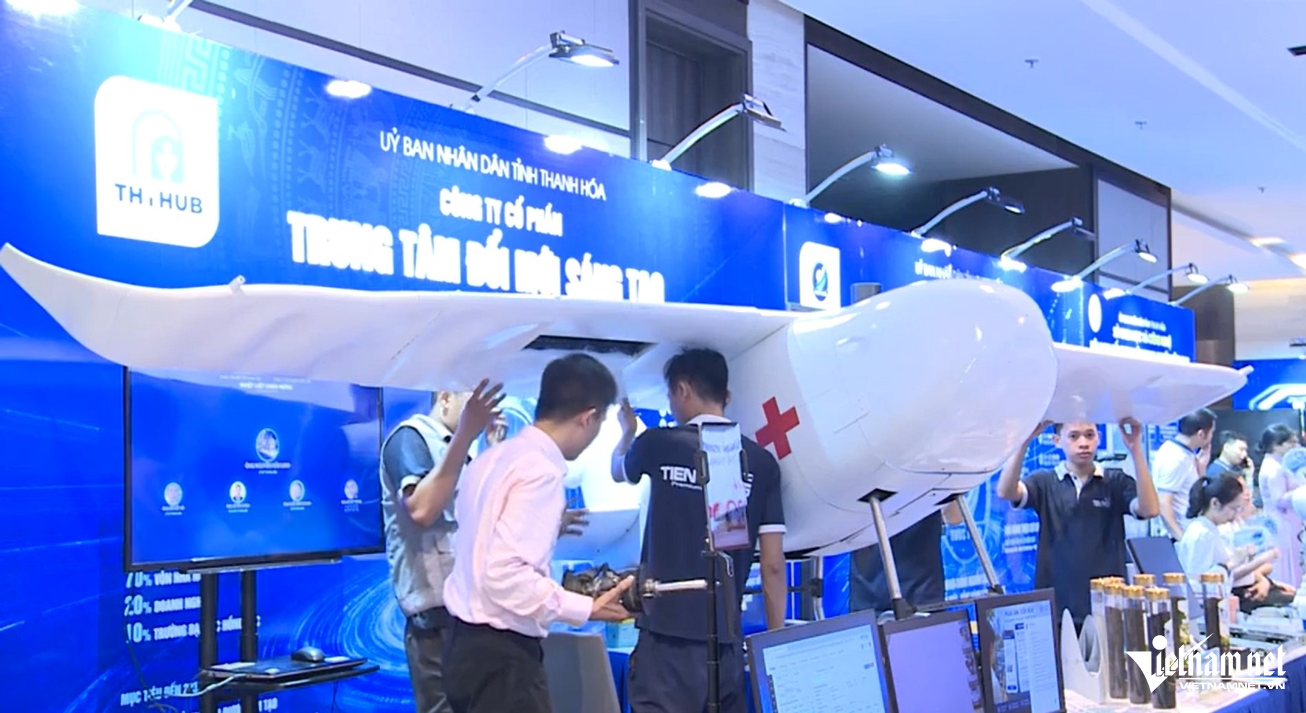 W-a2UAV chở máu nặng 100kg.jpg