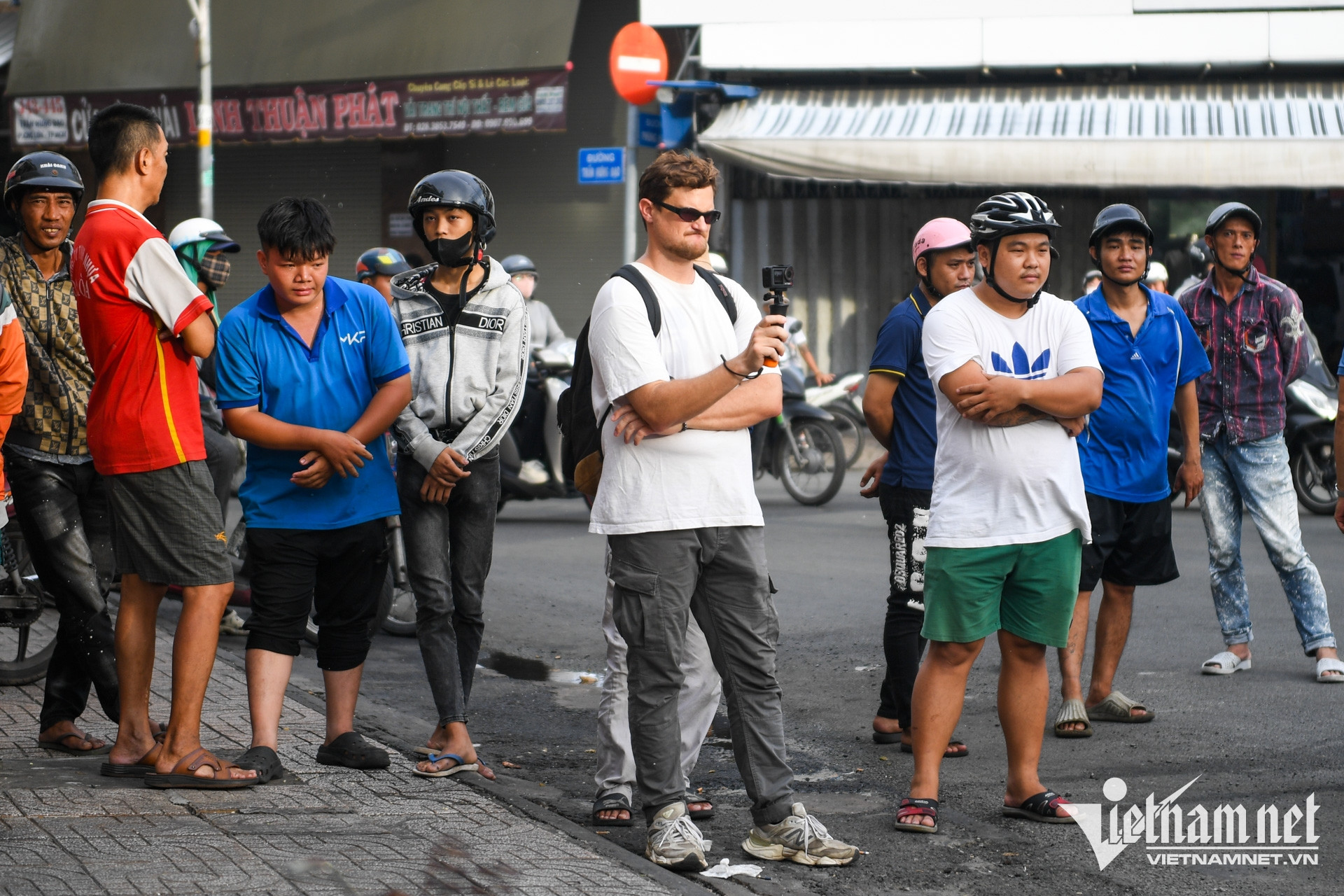 W-giật cô hồn TPHCM Nguyễn Huế 2.jpg