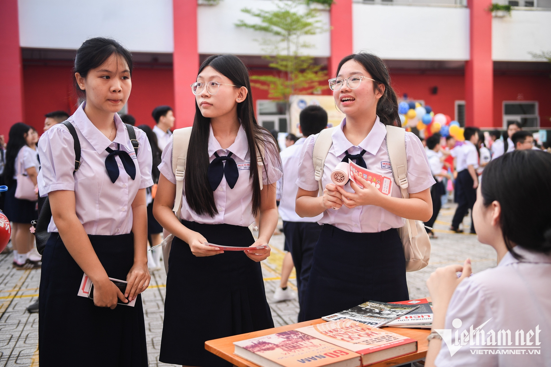 W-học sinh TPHCM   Nguyễn Huế 15.jpg