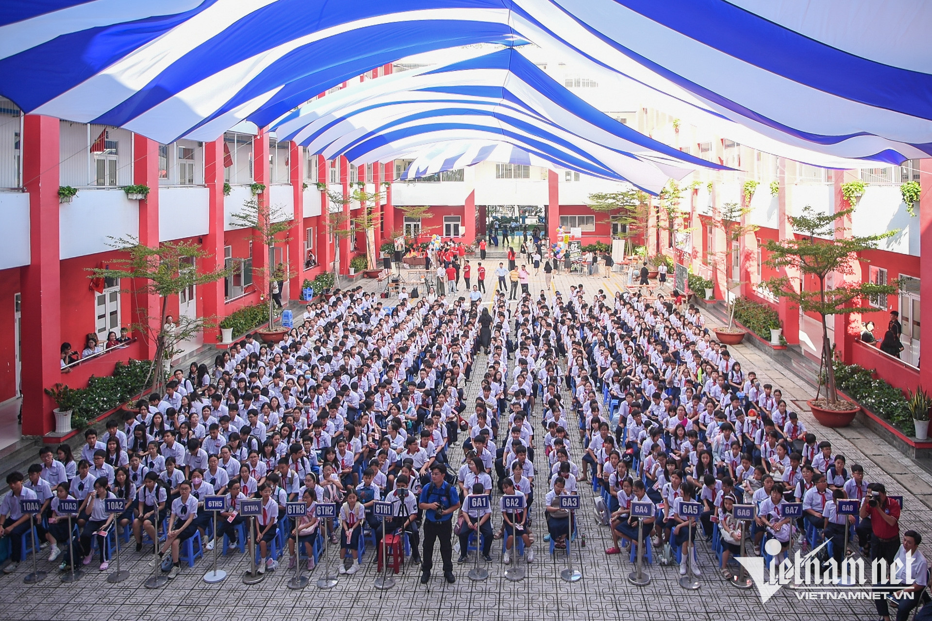 W-học sinh TPHCM   Nguyễn Huế 3.jpg