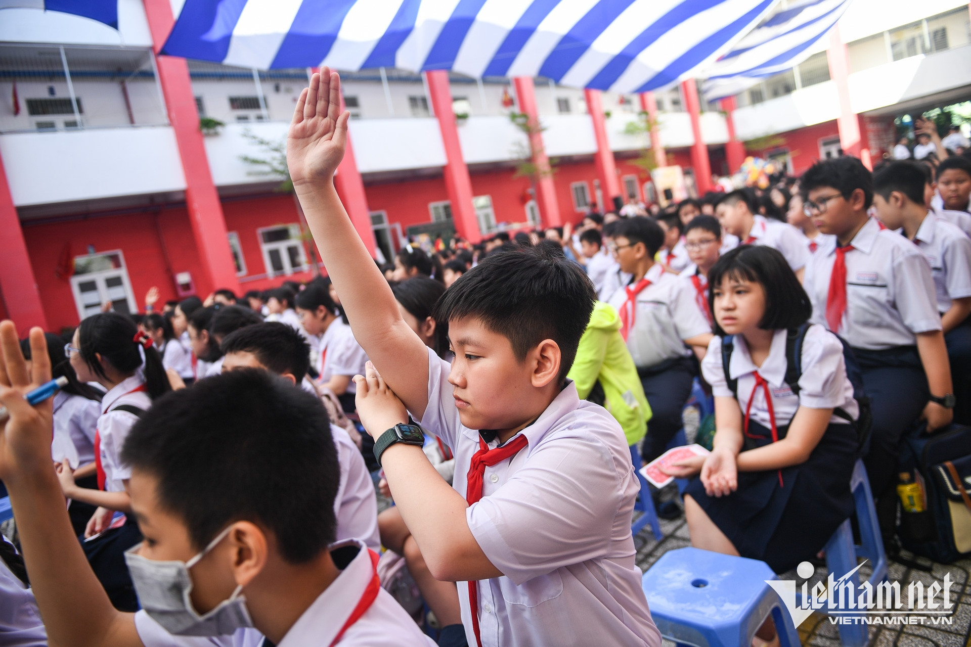 https://static-images.vnncdn.net/vps_images_publish/000001/000003/2026/8/27/w-hoc-sinh-tphcm-nguyen-hue-8-1566.jpg