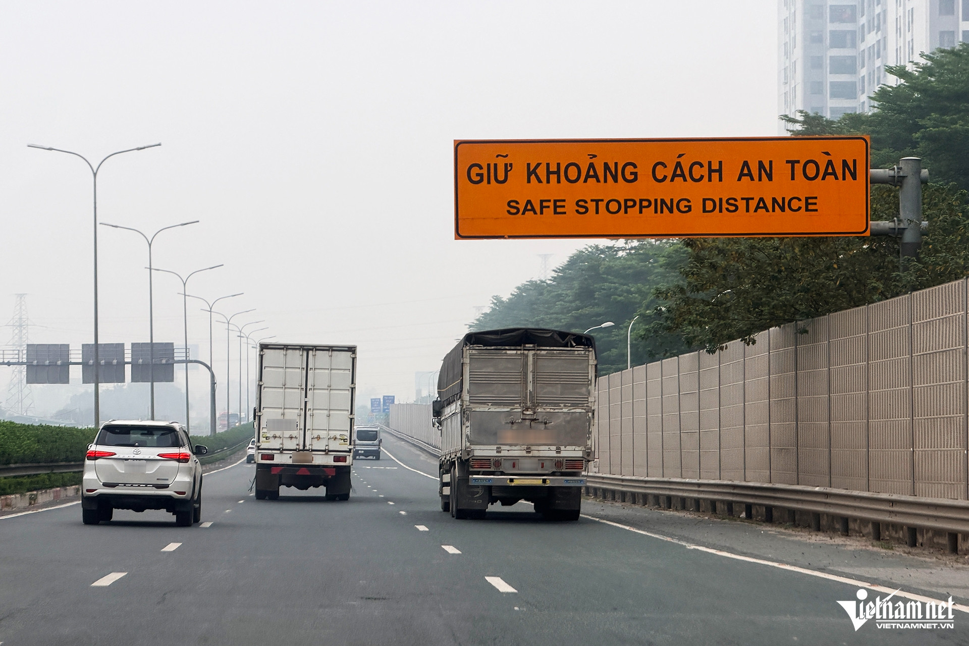 W-khoang cach 01.JPG.jpg