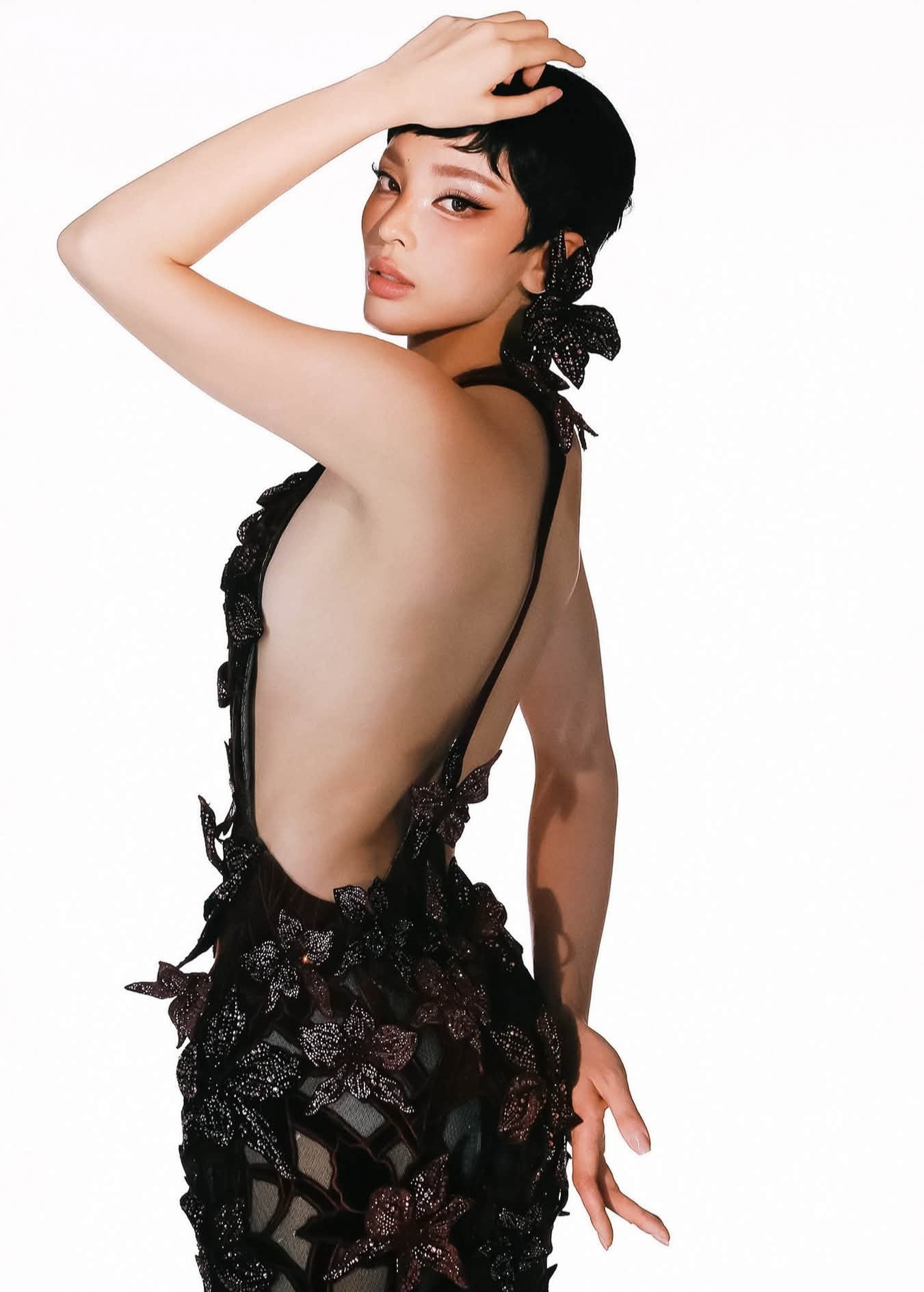 https://static-images.vnncdn.net/vps_images_publish/000001/000003/2026/8/28/chi-pu-kim-tuyen-ky-duyen-lot-de-cu-nhan-sac-the-gioi-ai-dep-nhat-2380.jpeg