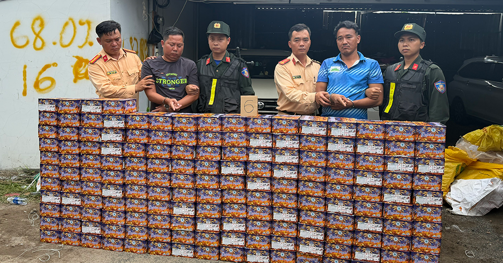 Công an TPHCM chặn bắt đường dây buôn hàng cấm tinh vi bằng ứng dụng giao hàng