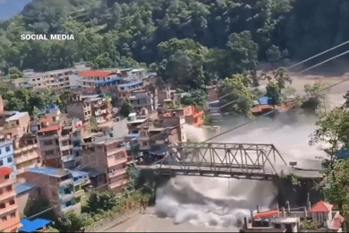 Cửa khẩu biên giới Nepal - Trung Quốc ‘biến mất’ sau lũ quét tàn khốc