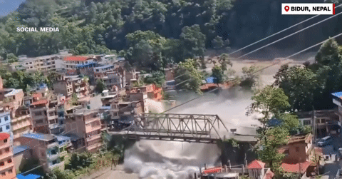 Cửa khẩu biên giới Nepal - Trung Quốc ‘biến mất’ sau lũ quét tàn khốc