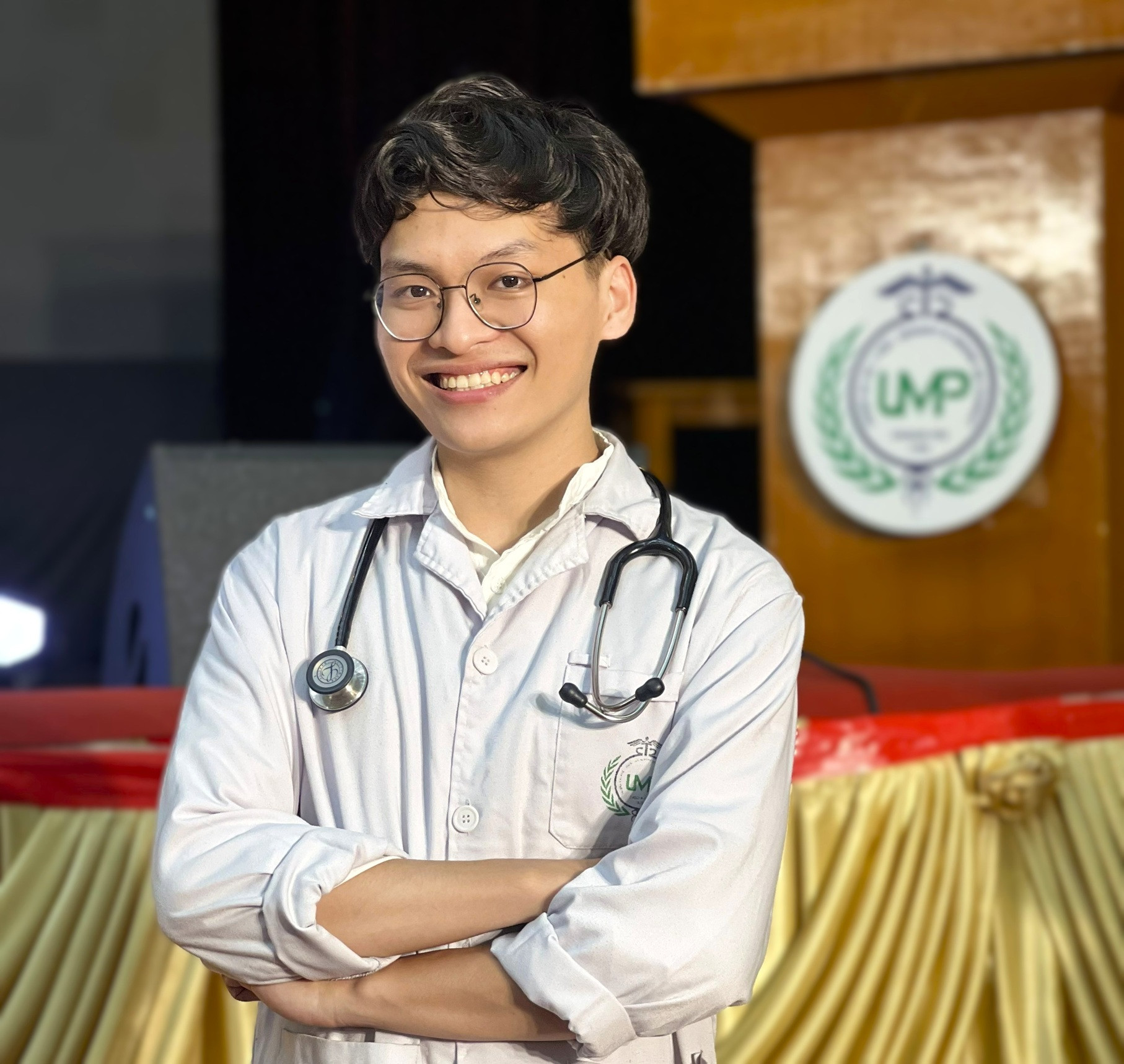 Dũng thủ khoa .jpg